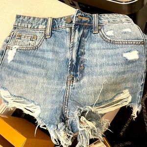 Hidden Cut off Jeans